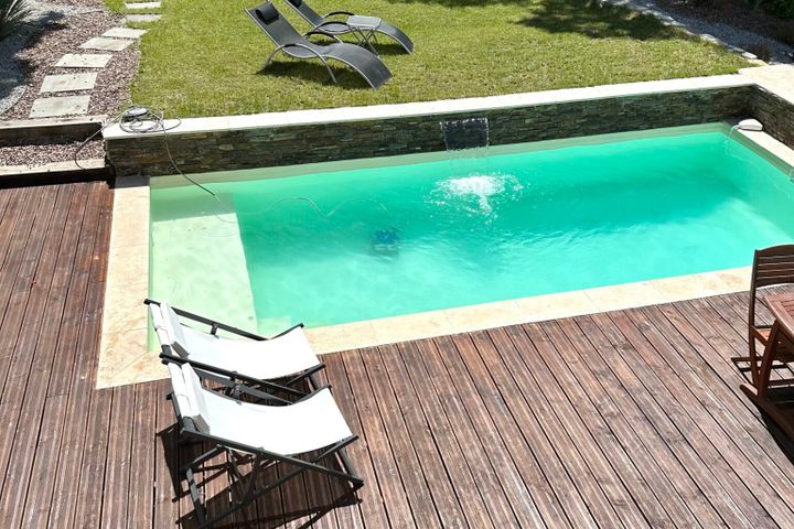 Villa avec piscine terrasse et jardin