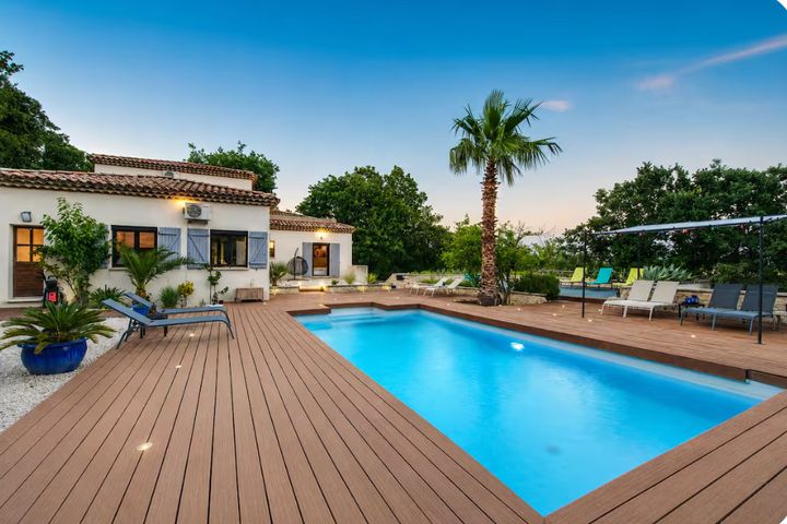 piscine et couchers de soleil en Provence
