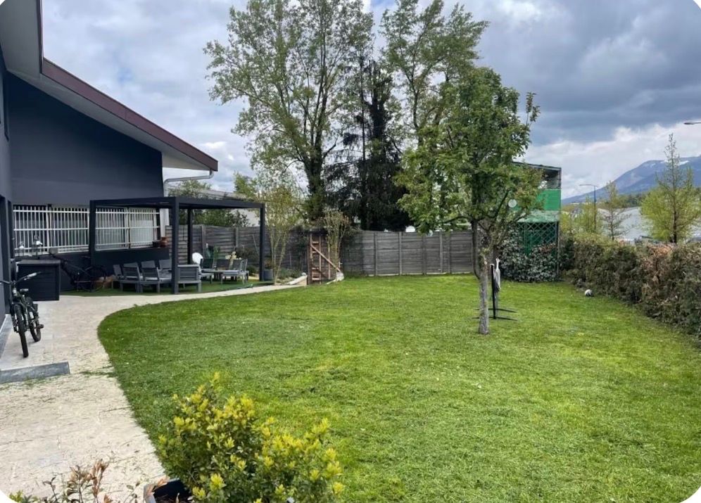 Photo de Maison spacieuse avec jardin, parking et Wi-Fi – proche de la vieille ville