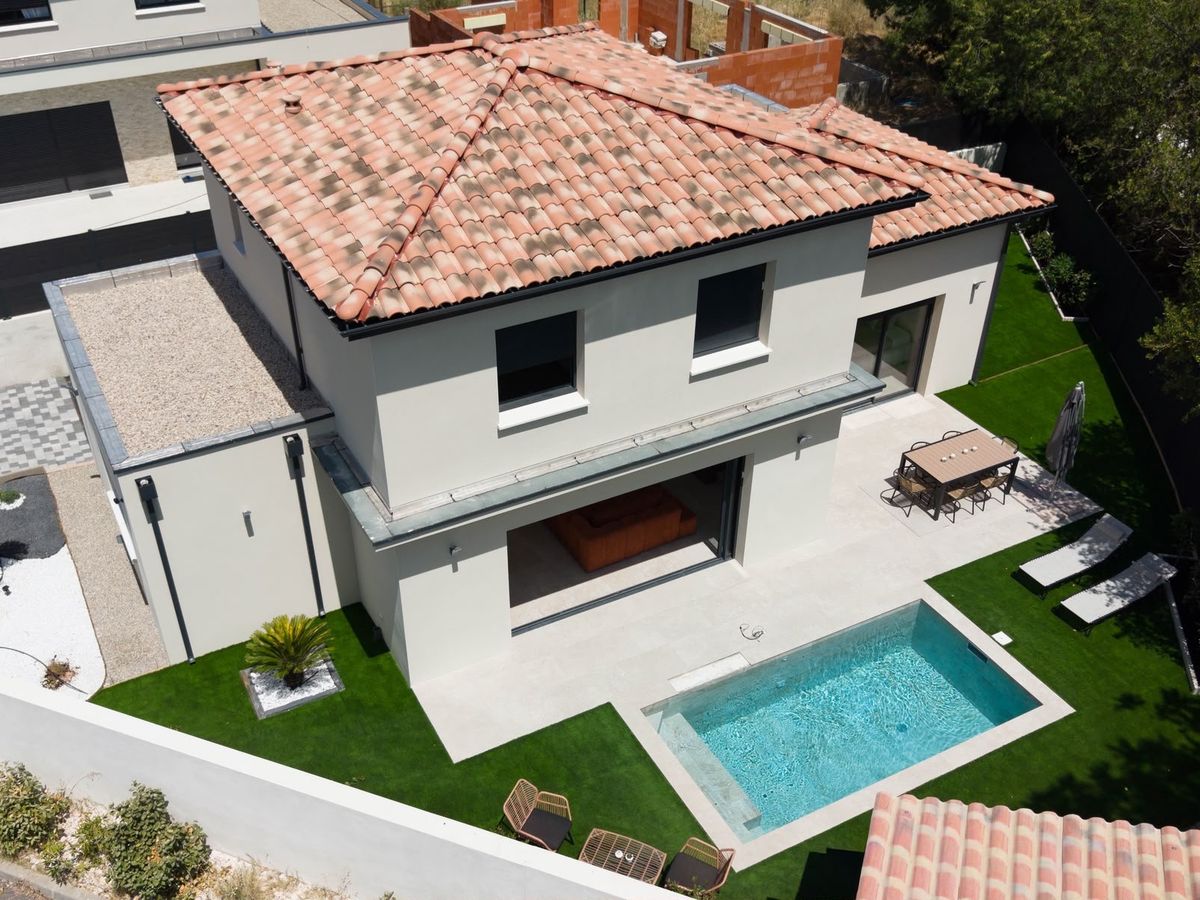 Photo de Villa avec piscine à Clermont-l’Hérault – Confort, calme et soleil