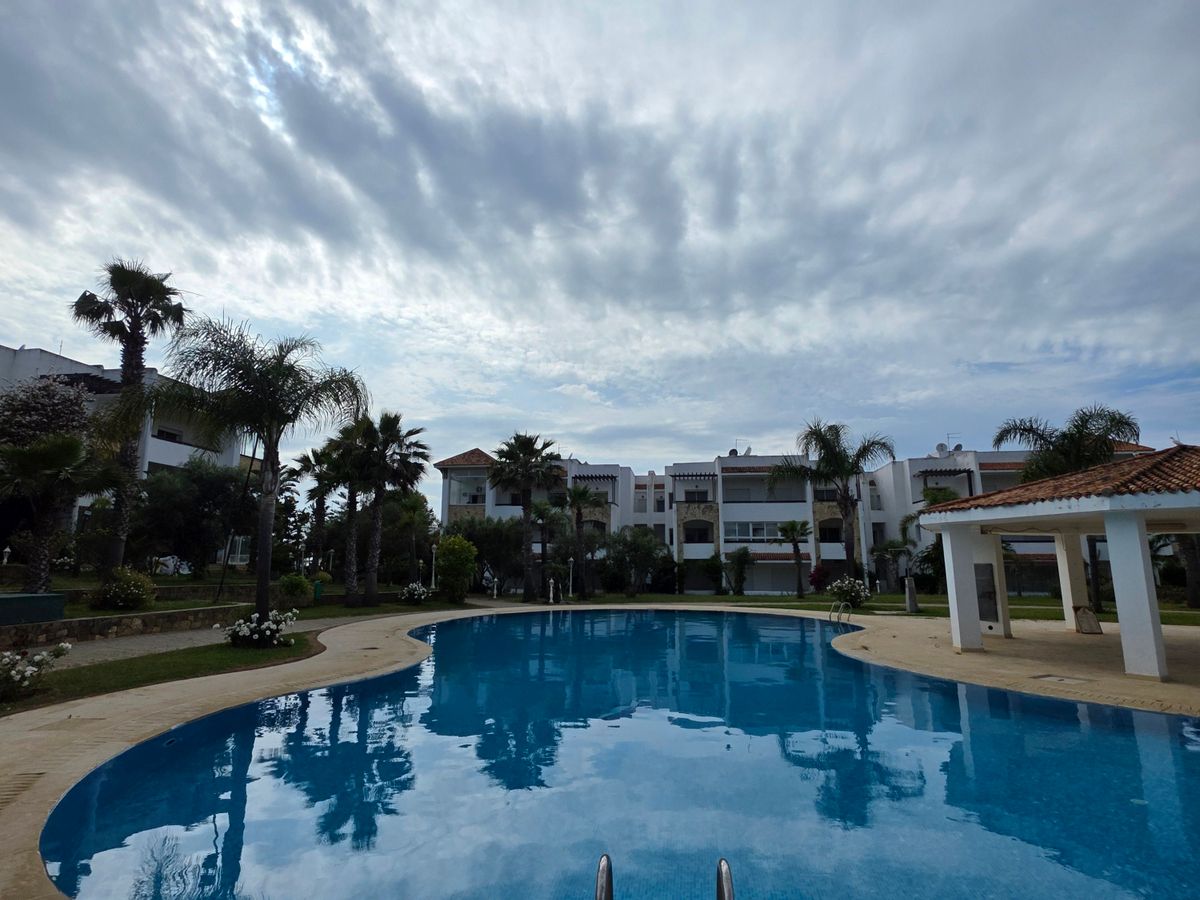 Photo de Appartements à louer par jour à Marina Golf Asilah vue mer et piscine
