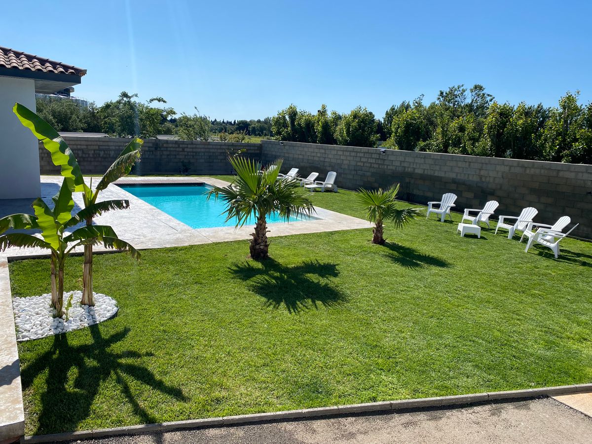 Photo de villa piscine sans vis-à-vis Codognan (30)