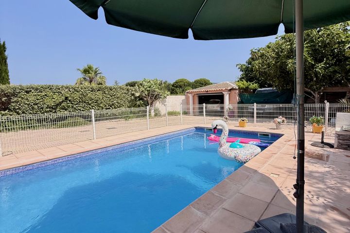 VILLA PISCINE SANS VIS À VIS 