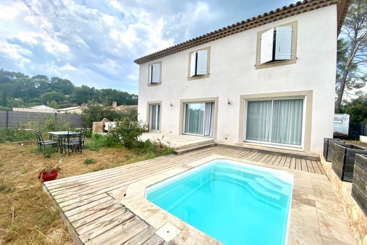 Grande maison familiale avec piscine privée au cœur de la Provence, idéale pour 6 personnes, à proximité de Lorgues et des villages emblématiques du Var