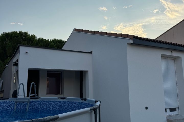 Villa moderne avec piscine hors sol - Jusqu’à 8 voyageurs