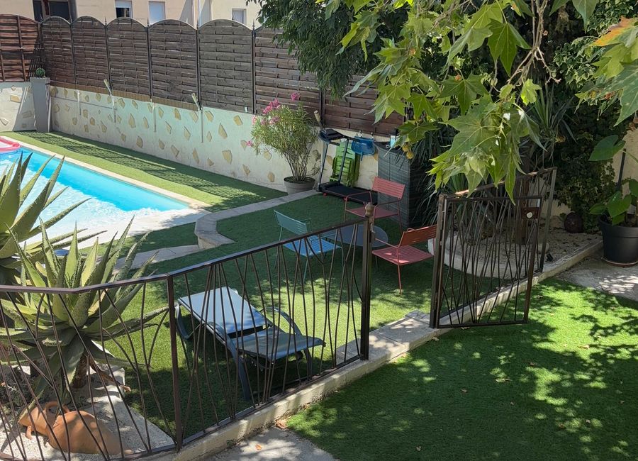 Photo 3 de  T1 bas de maison avec piscine 