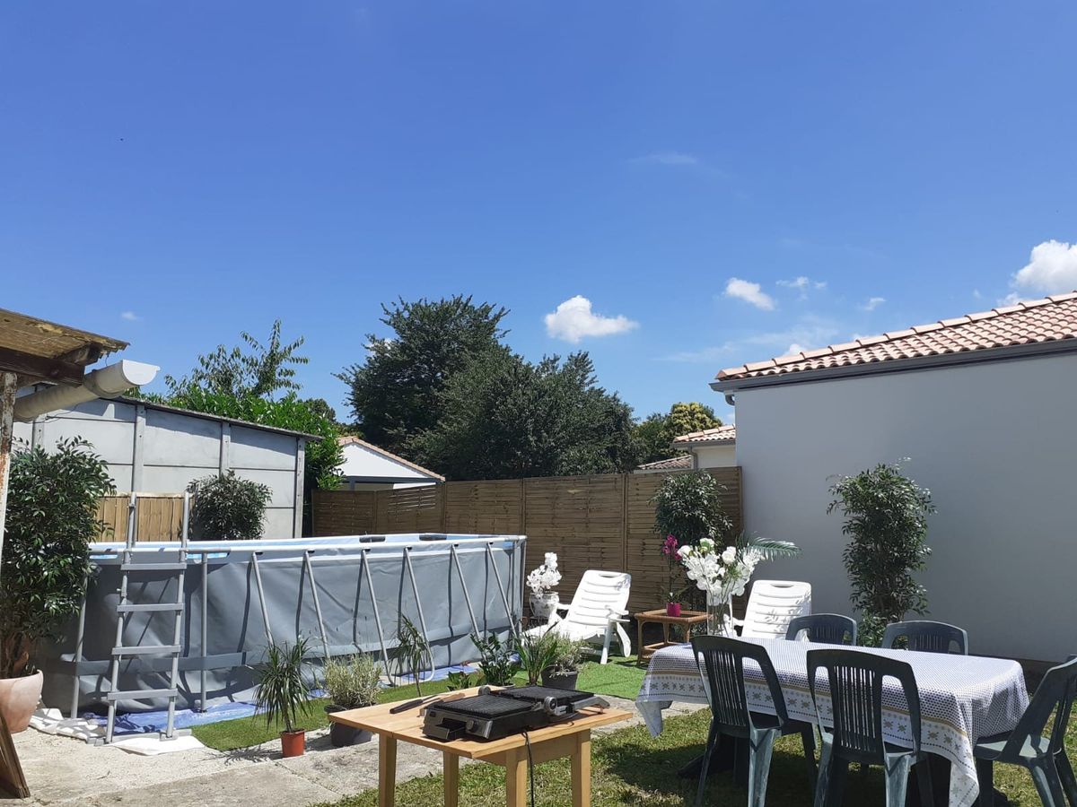 Photo de Maison avec Jardin et piscine sans vis à vis dans un Village