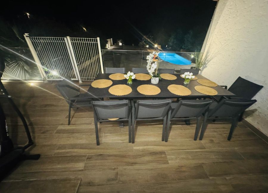 Photo 2 de Villa familiale avec piscine privée, climatisation et grand jardin de 1 500 m² – Jusqu’à 8 personnes