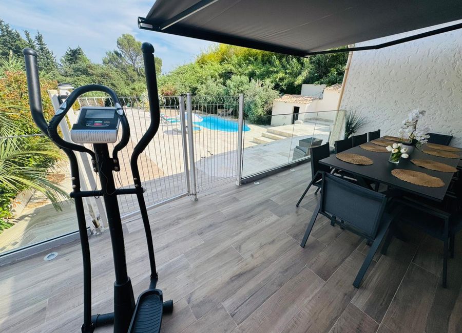 Photo 3 de Villa familiale avec piscine privée, climatisation et grand jardin de 1 500 m² – Jusqu’à 8 personnes
