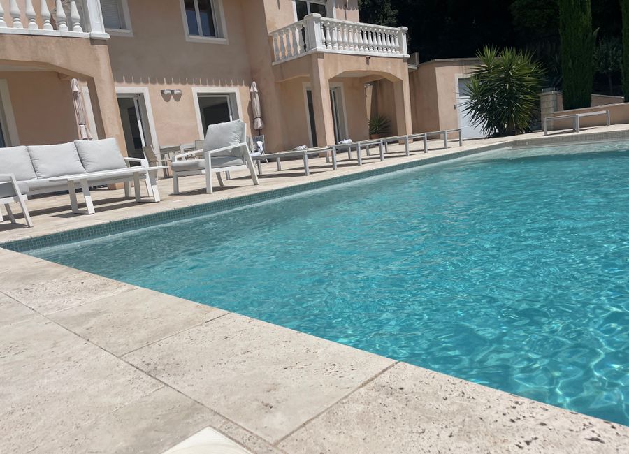 Photo 1 de .	Villa Familiale 100% Intimité – Piscine et Jacuzzi Privés – Domaine Sécurisé