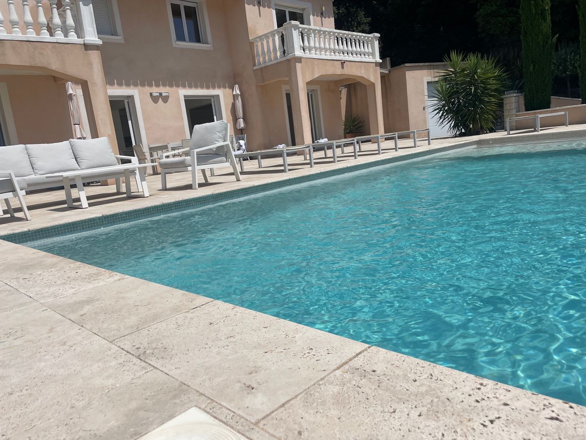 Photo de .	Villa Familiale 100% Intimité – Piscine et Jacuzzi Privés – Domaine Sécurisé