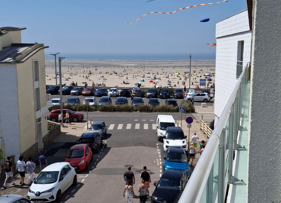 Photo 1 de la plage à 30 mètres de l’appartement