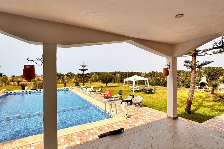 très jolie ferme Avec grand piscine totalement privée 