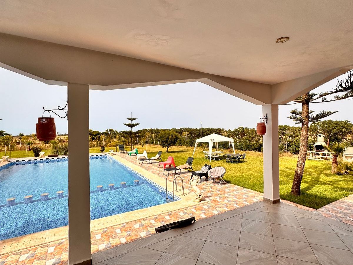 Photo de très jolie ferme Avec grand piscine totalement privée 