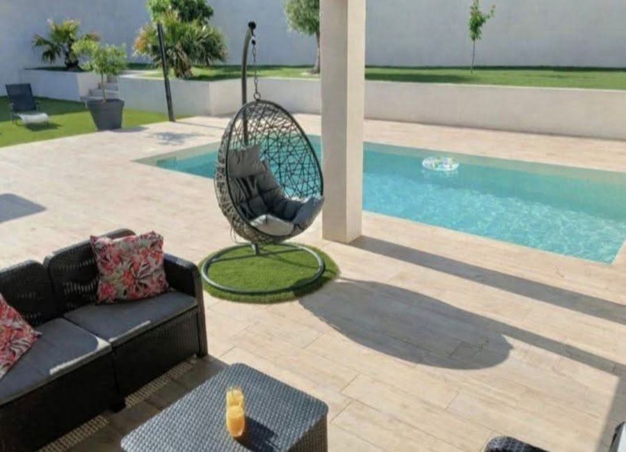 Photo 1 de Villa avec piscine sans vis à vis entièrement climatisé