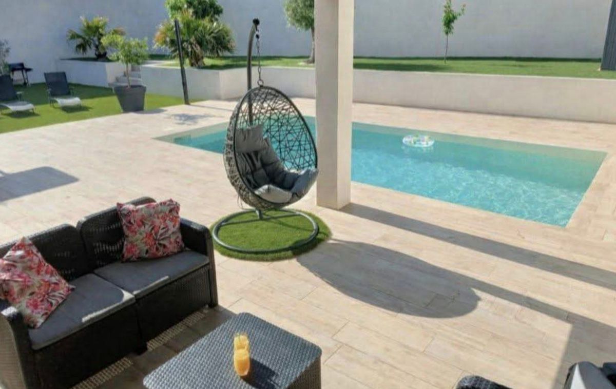 Photo de Villa avec piscine sans vis à vis entièrement climatisé