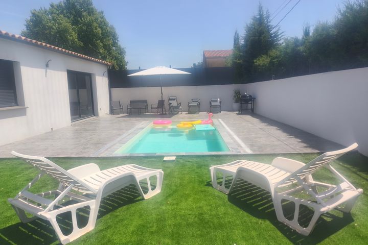 villa avec piscine sans vis à vis entièrement climatisé