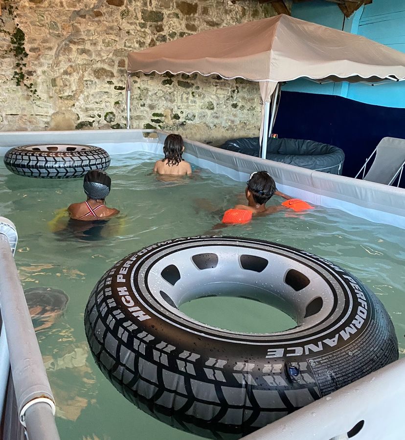 Photo de maison gîte familial de vacance piscine chauffée et jacuzzi pas chère 