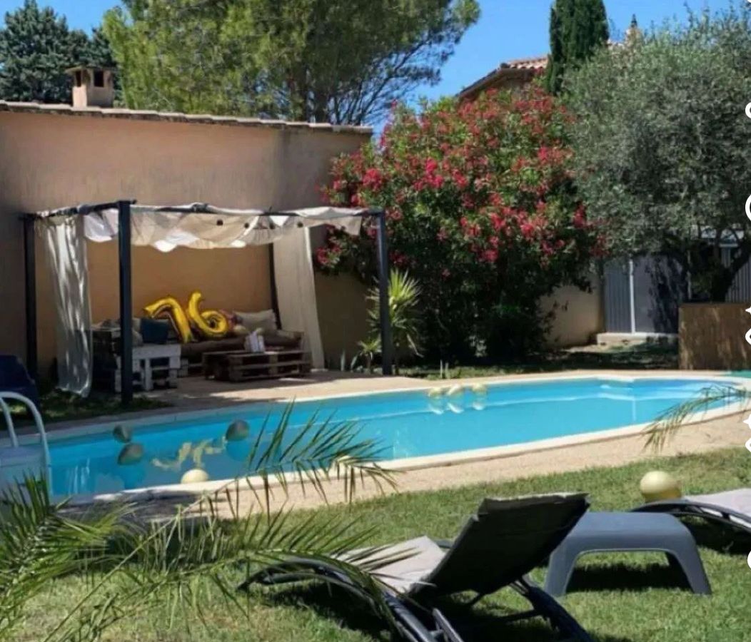 Photo de Avignon Villa familiale pour 8 garantie SANS vis à vis 