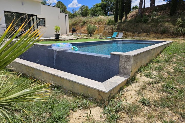 Villa d’exception avec piscine à débordement 