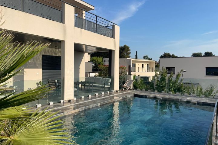 📍 Villa de standing avec piscine  – Vue panoramique – Proche Montpellier
