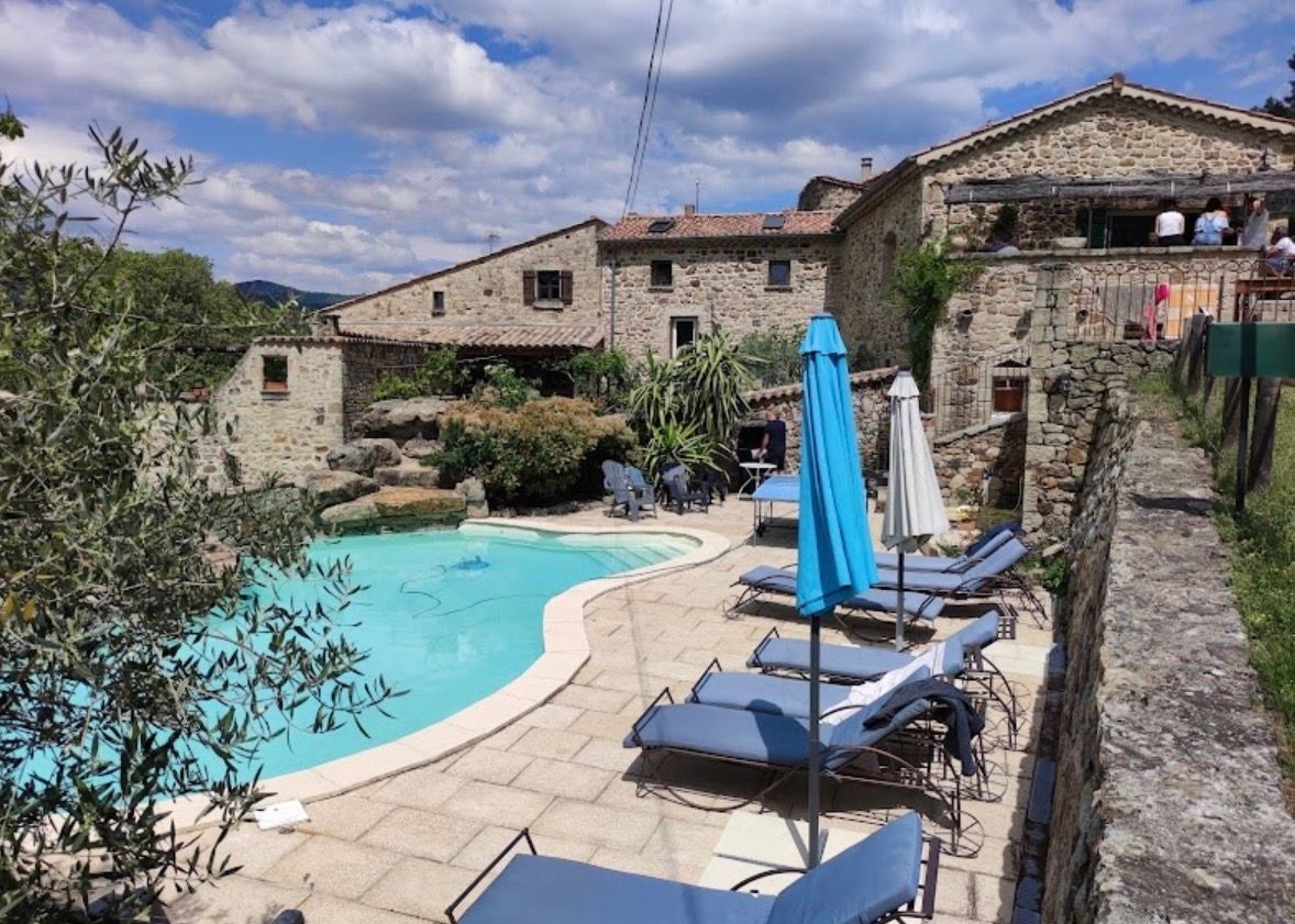 Photo de gîte 15 à 26 personnes piscine Ardèche