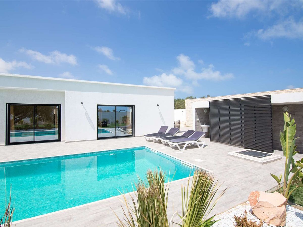 Photo de La Villa ONE avec piscine Sans vis à Vis à Djerba Tezdaine