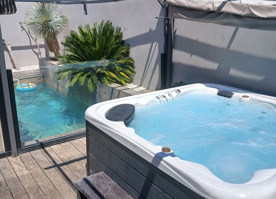 Photo 1 de Piscine jacuzzi ext. billard/ping-pong