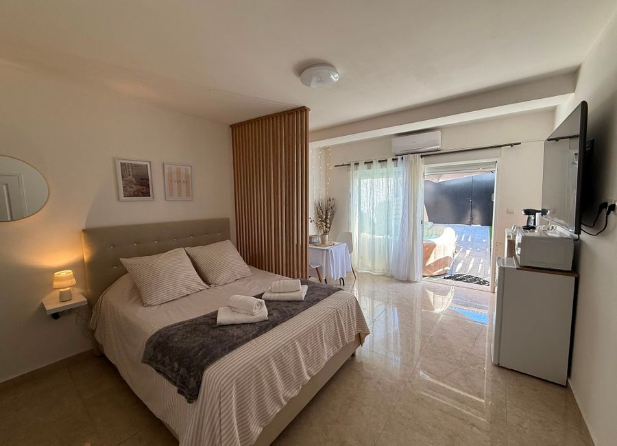 Photo 1 de ✨ Appartement avec Jacuzzi Privatif & Terrasse – Escapade Romantique ✨
