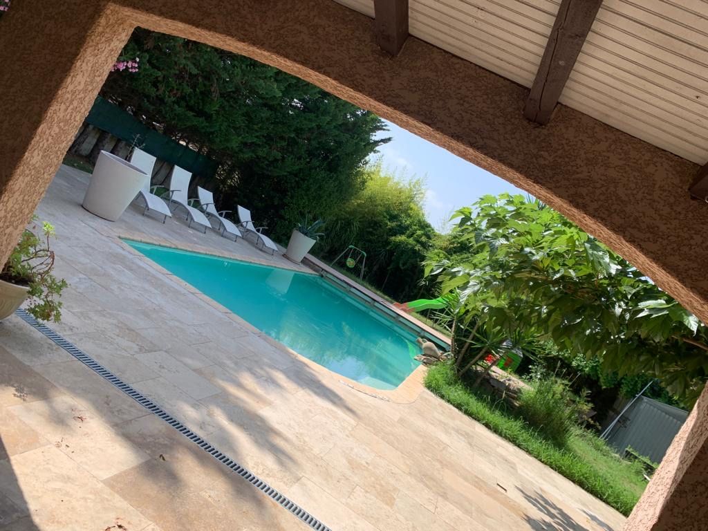 Photo de Maison familiale avec piscine privée (Lunel) 