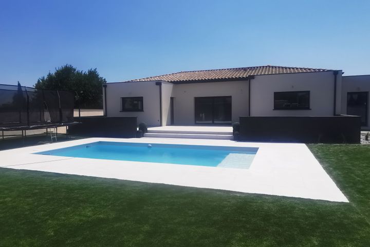 ☀️ Maison familiale avec piscine privée & trampoline XXL – 5  personnes – Sud de la France