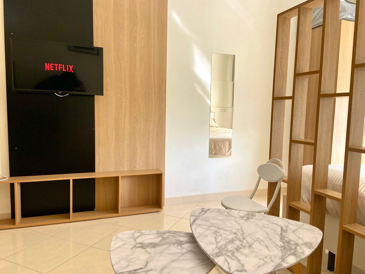 Photo de cozy studio confortable