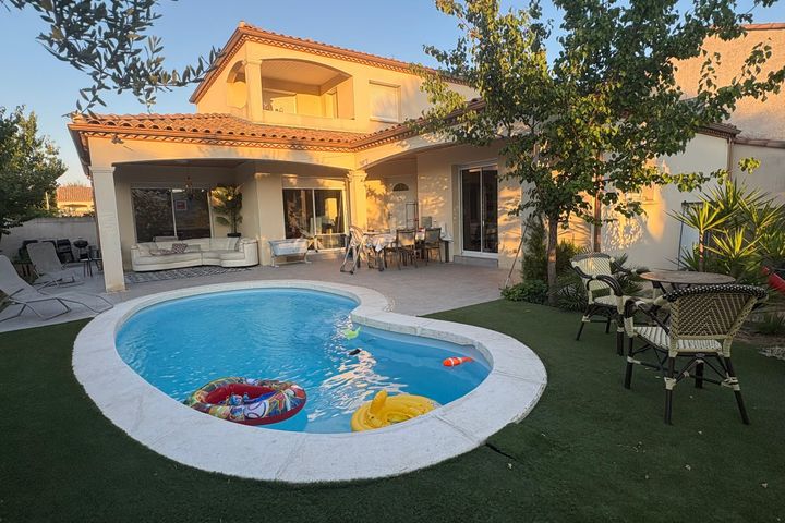villa familiale avec piscine