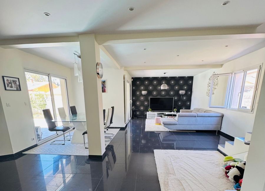 Photo 3 de villa familiale avec piscine