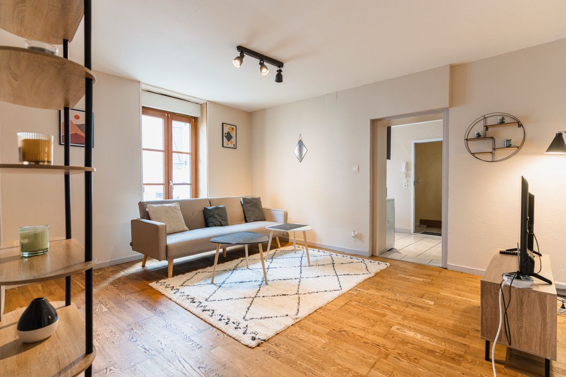 Photo de Appartement 2 Pièces Entièrement Équipé, Lumineux & Chaleureux de 53m²