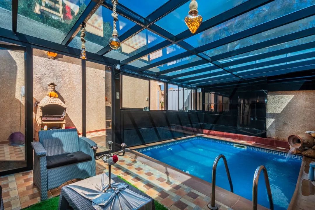 Photo de Villa Rosa piscine chauffée et couverte