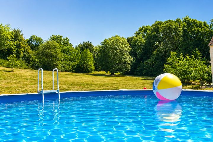 superbe propriété d'1.6 hectare avec piscine sans vis à vis