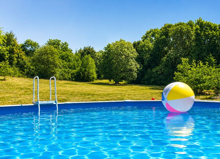 Photo 1 de superbe propriété d'1.6 hectare avec piscine sans vis à vis