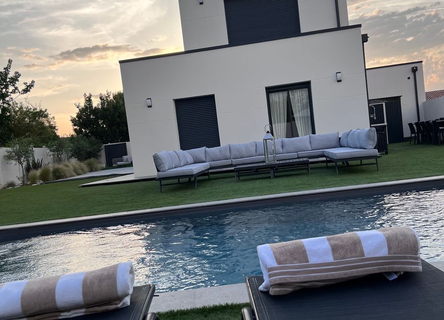 Photo 1 de Villa moderne avec Pisicne sans vis à vis