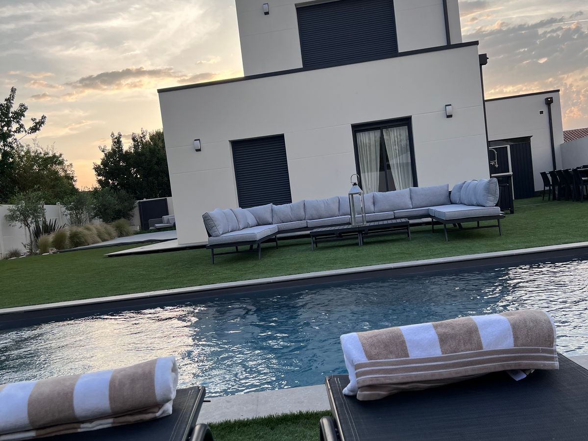 Photo de Villa moderne avec Pisicne sans vis à vis