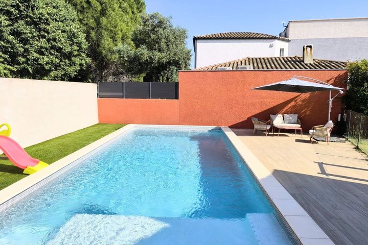 Maison familiale avec piscine proche des plages