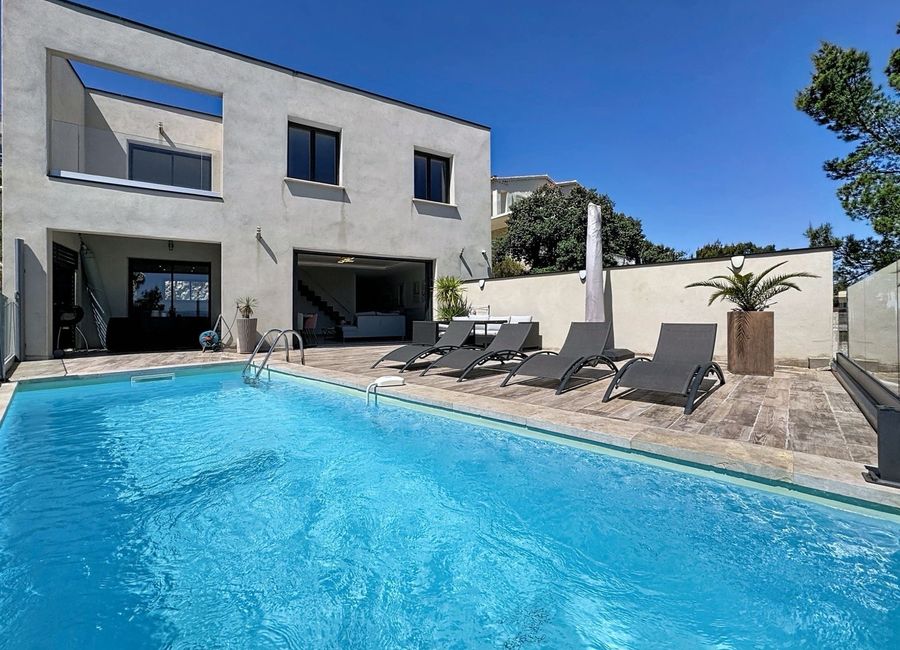Photo 1 de Évadez-vous dans notre villa d'exception près d'Avignon !