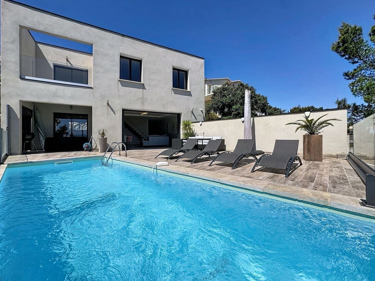 Photo de Évadez-vous dans notre villa d'exception près d'Avignon !
