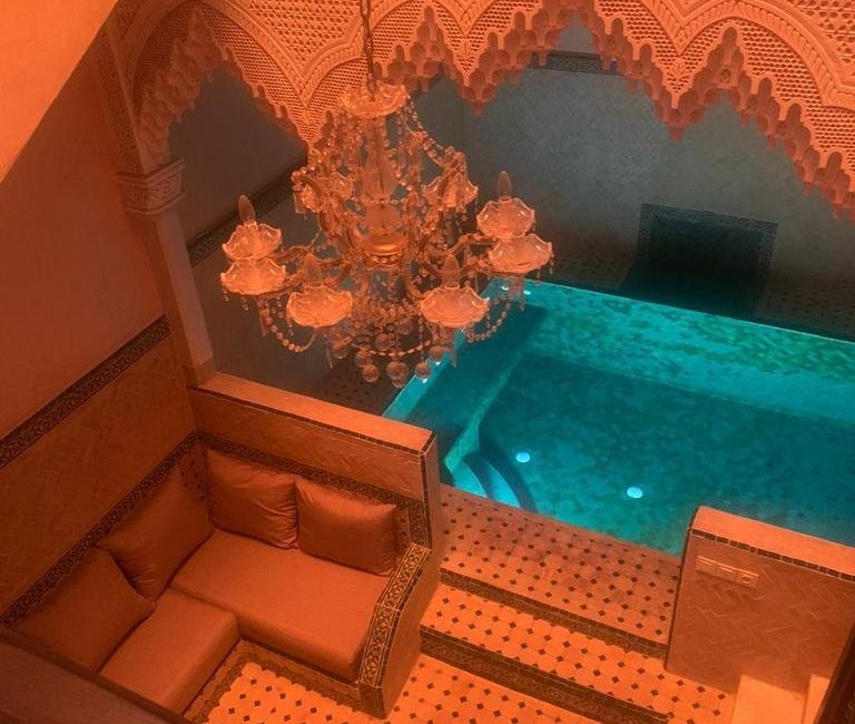 Photo 1 de Riyad piscine intérieur privée dans un village au cœur de marrakech