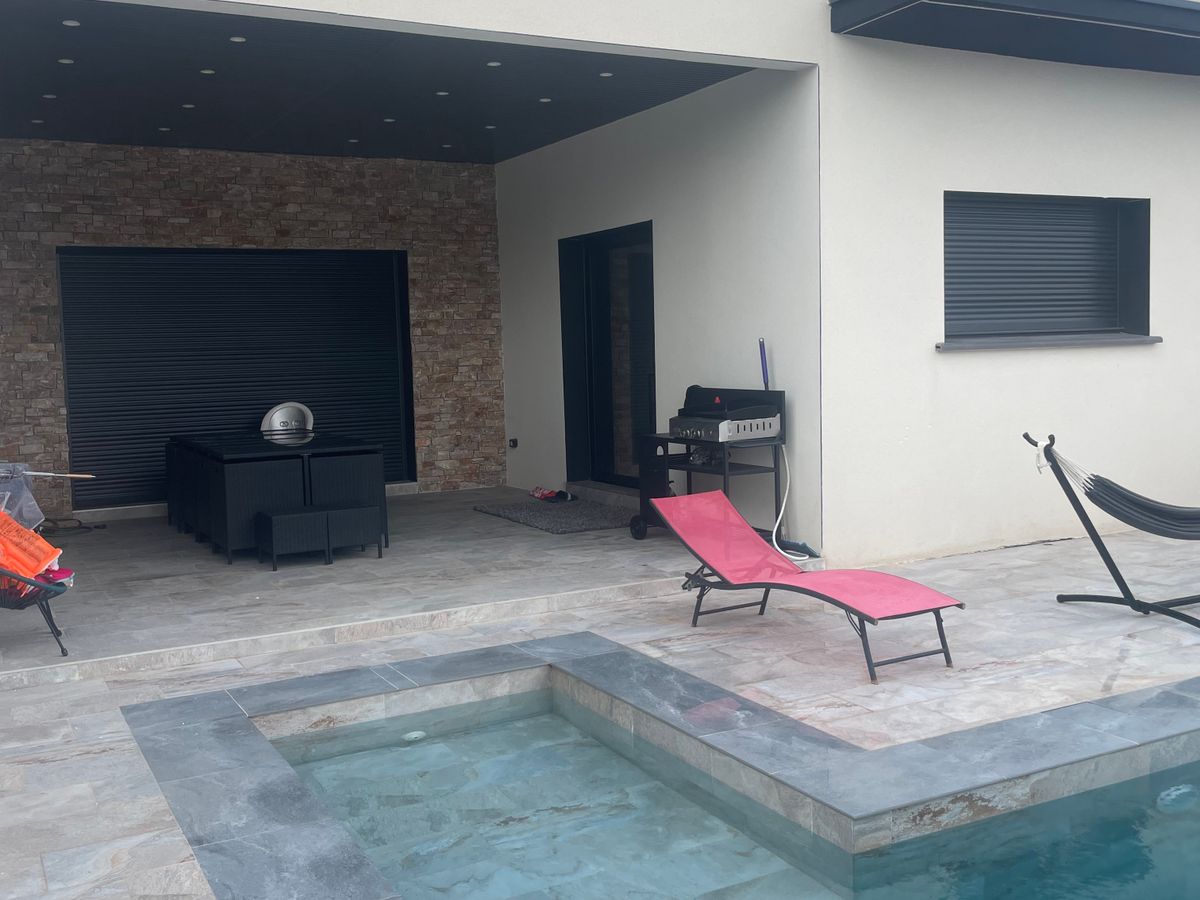 Photo de magnifique villa familiale avec piscine