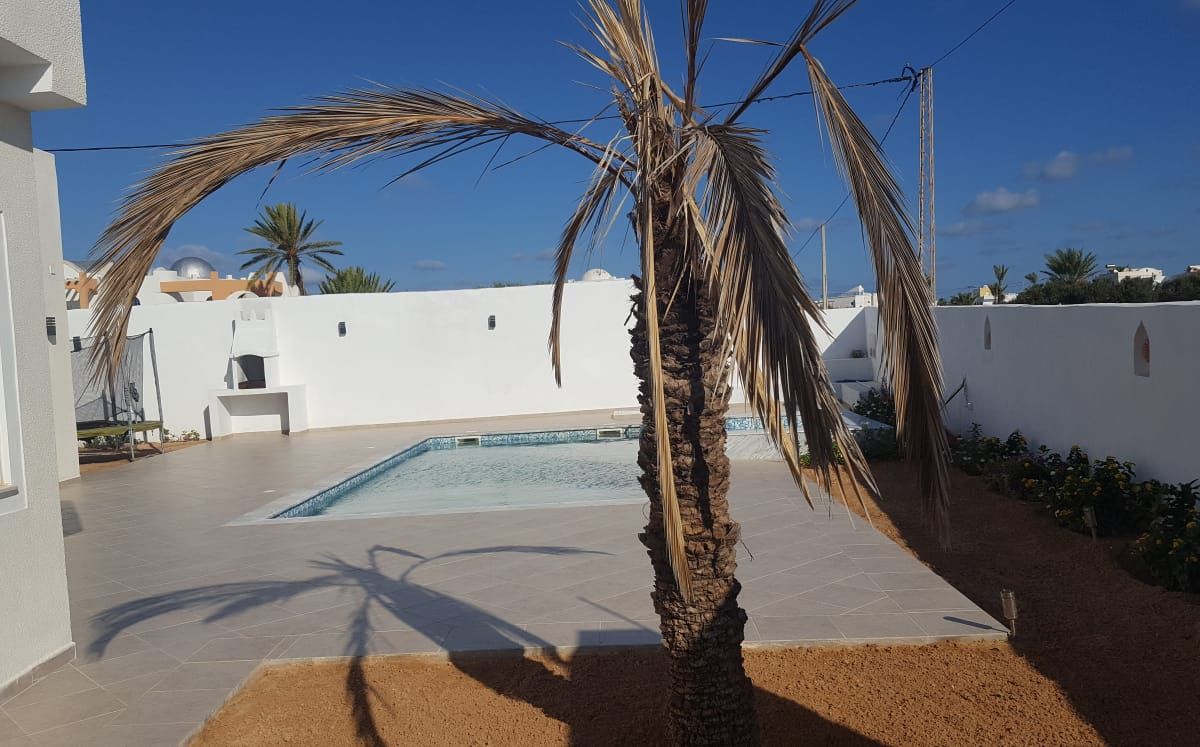 Photo de maison avec piscine sans vis  à  vis 
