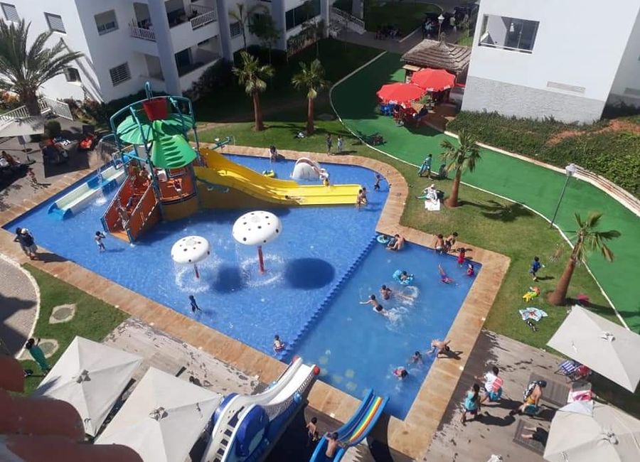 Photo 1 de jolie appartement avec piscine et pied dans l'eau 