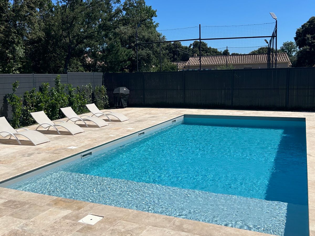 Photo de Logement avec piscine privée sans vis à vis