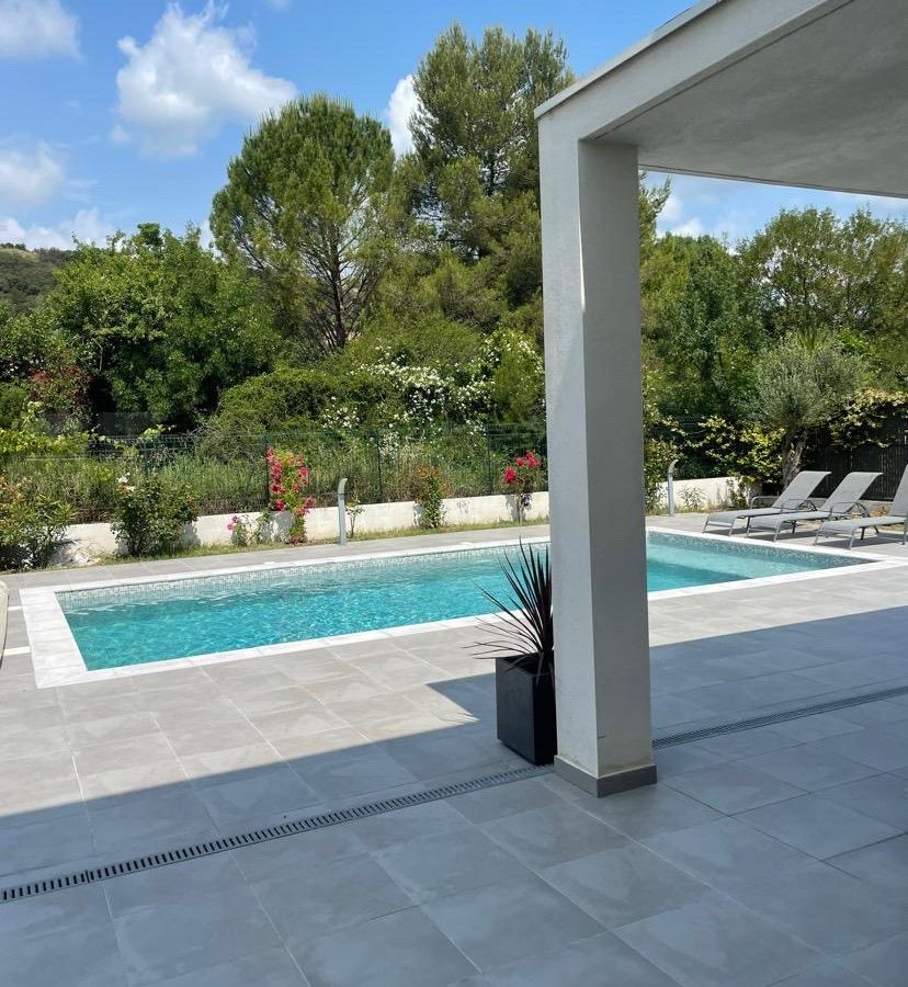 Photo de Villa spacieuse avec piscine
