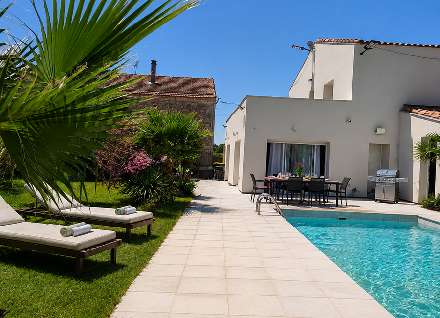 Photo 1 de Mas provençal sans vis-à-vis, avec piscine près des plages de Montpellier.